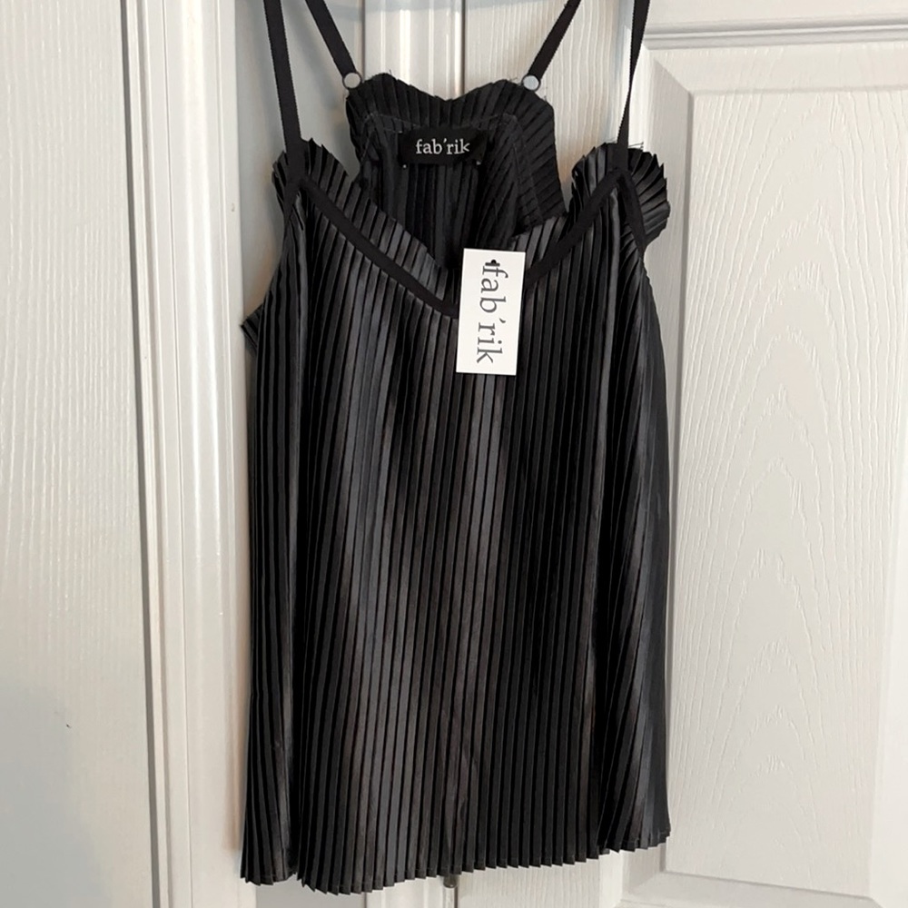 cute fab’rik pleated tank🥰